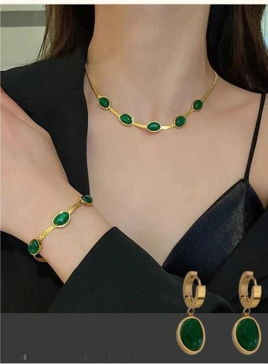 💚 Oval Green Crystal Pendant Necklace Set with Bracelet – Emerald Aura Edition